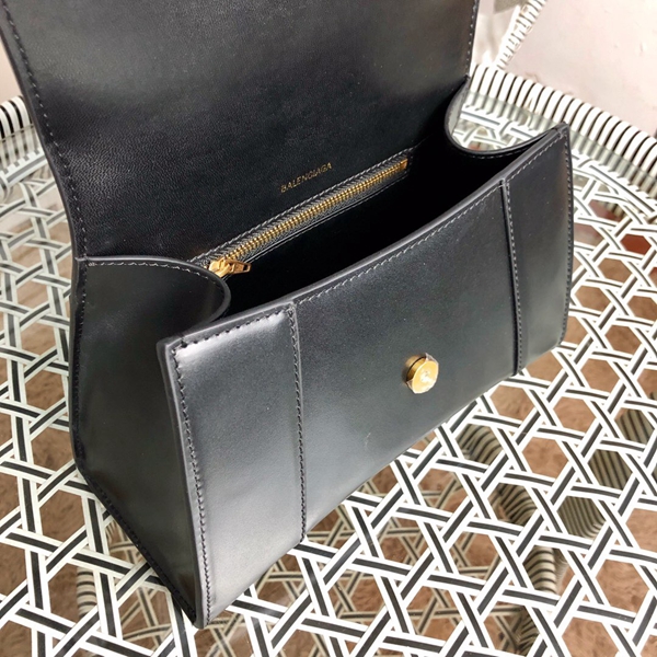 バレンシアガバッグ着用イメージ